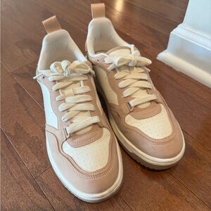 Neutral sneaker. Wild fable. Size 9.5